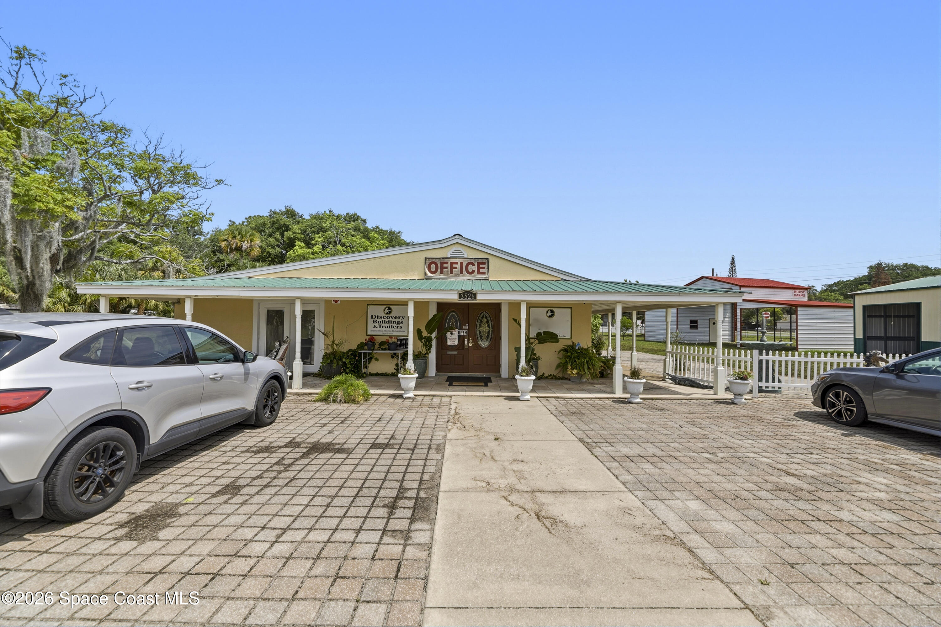 3526 Ellis Lane