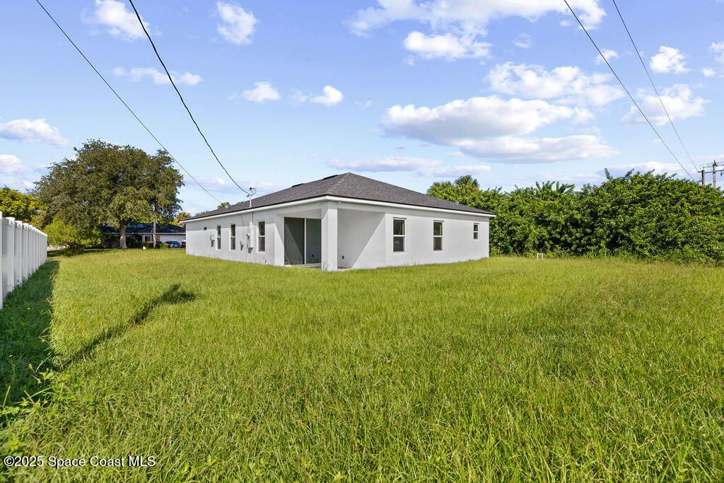Photo of 529 Tejon Avenue SW, Palm Bay, FL 32908 (MLS # 1057668)