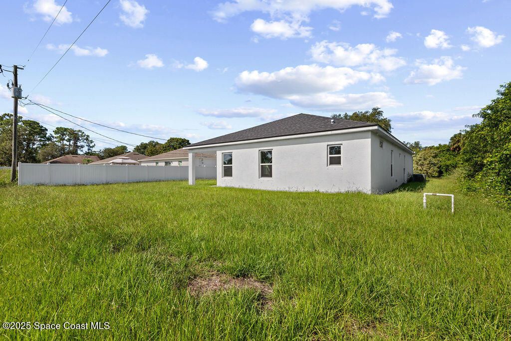 Photo of 529 Tejon Avenue SW, Palm Bay, FL 32908 (MLS # 1057668)