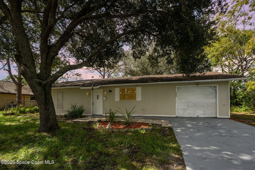 Photo of 2126 Whiteside Avenue SE, Palm Bay, FL 32909 (MLS # 1059205)