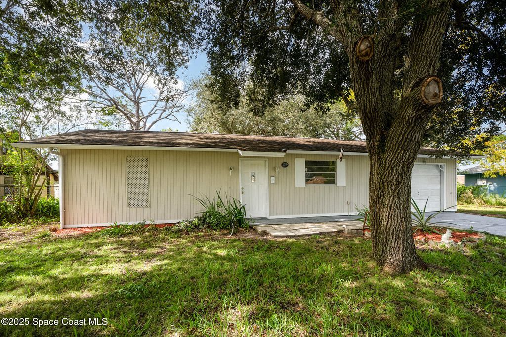 Photo of 2126 Whiteside Avenue SE, Palm Bay, FL 32909 (MLS # 1059205)