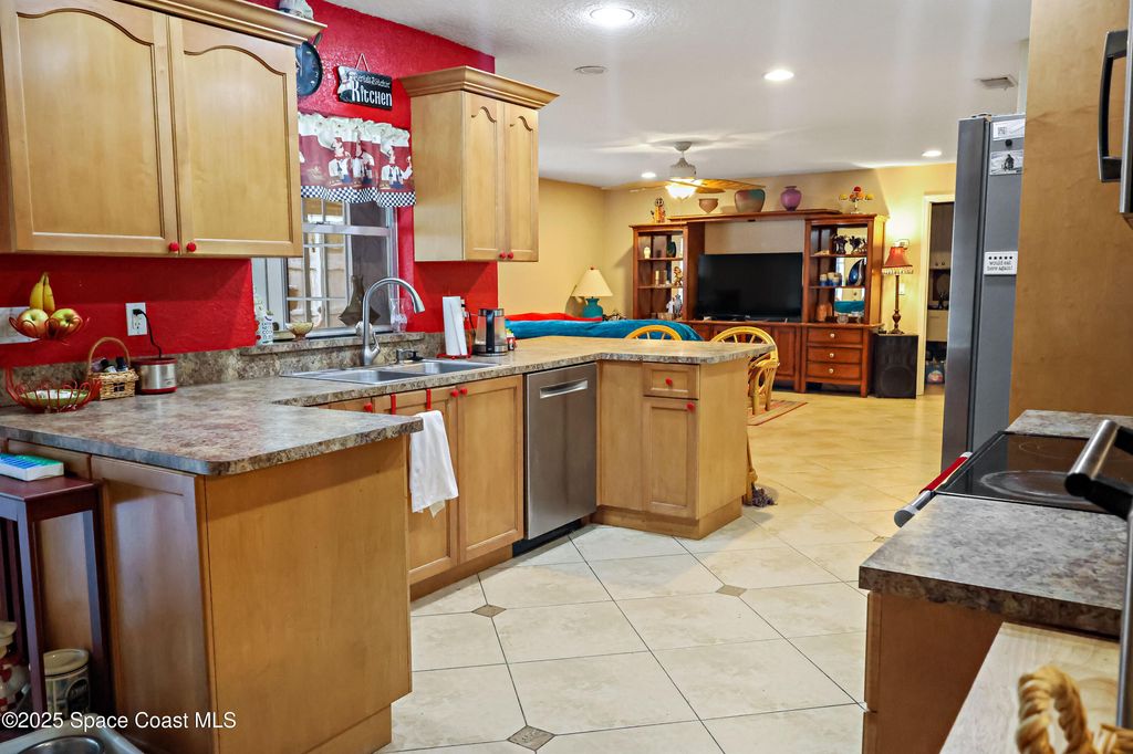 Photo of 686 Joy St Street, Sebastian, FL 32958 (MLS # 1048907)