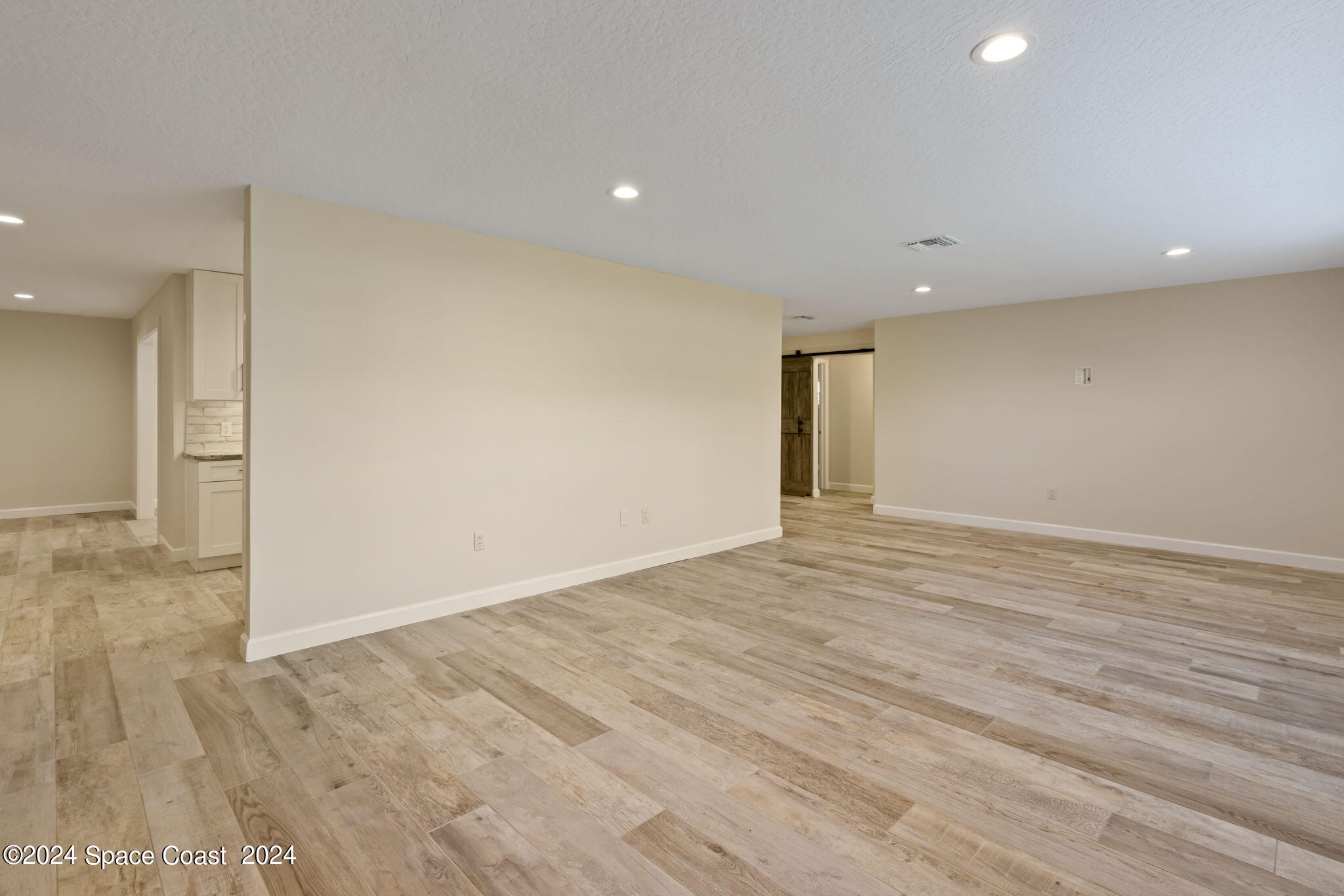 215 S Robert Way