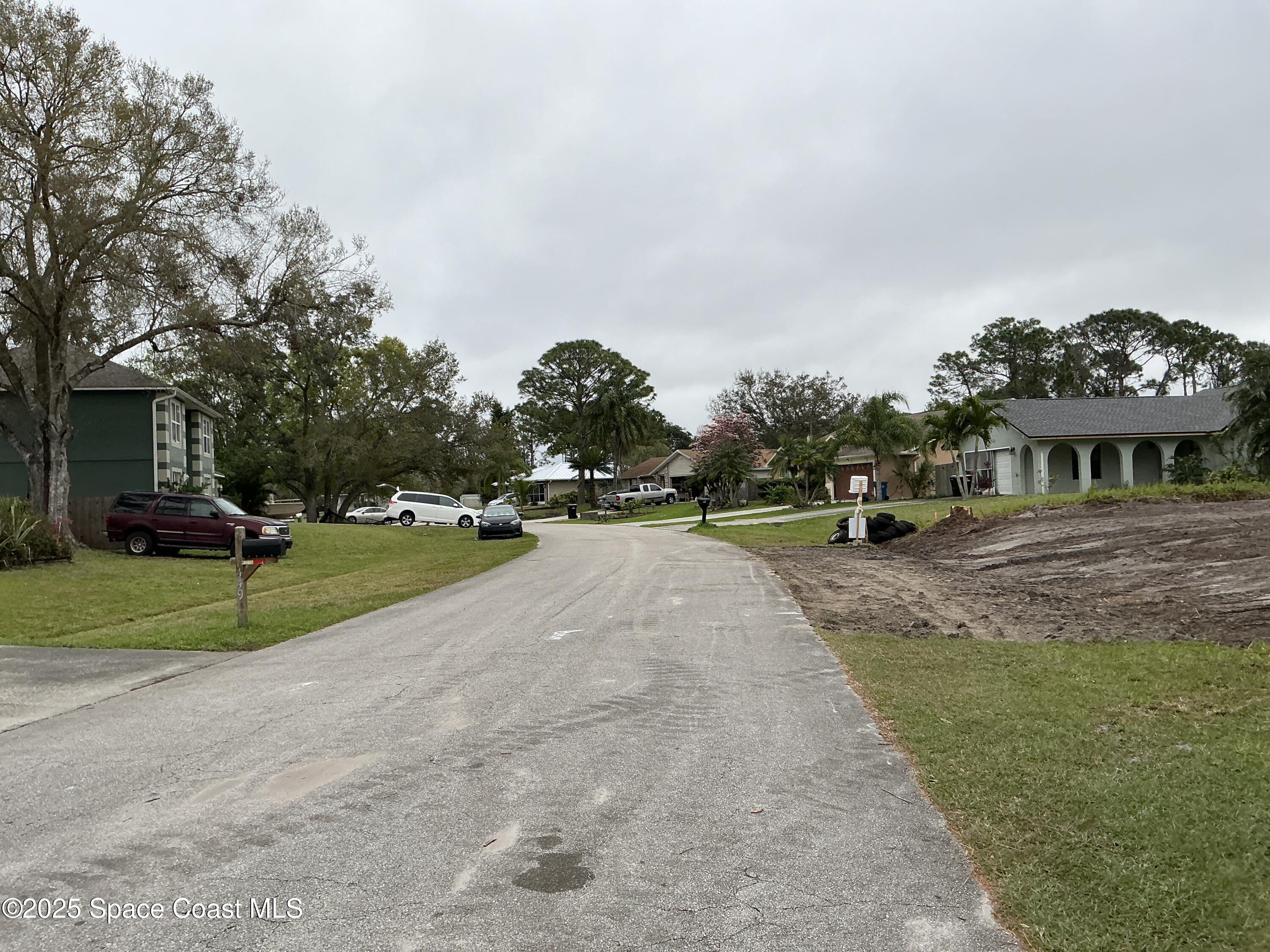 438 Awin Circle SE