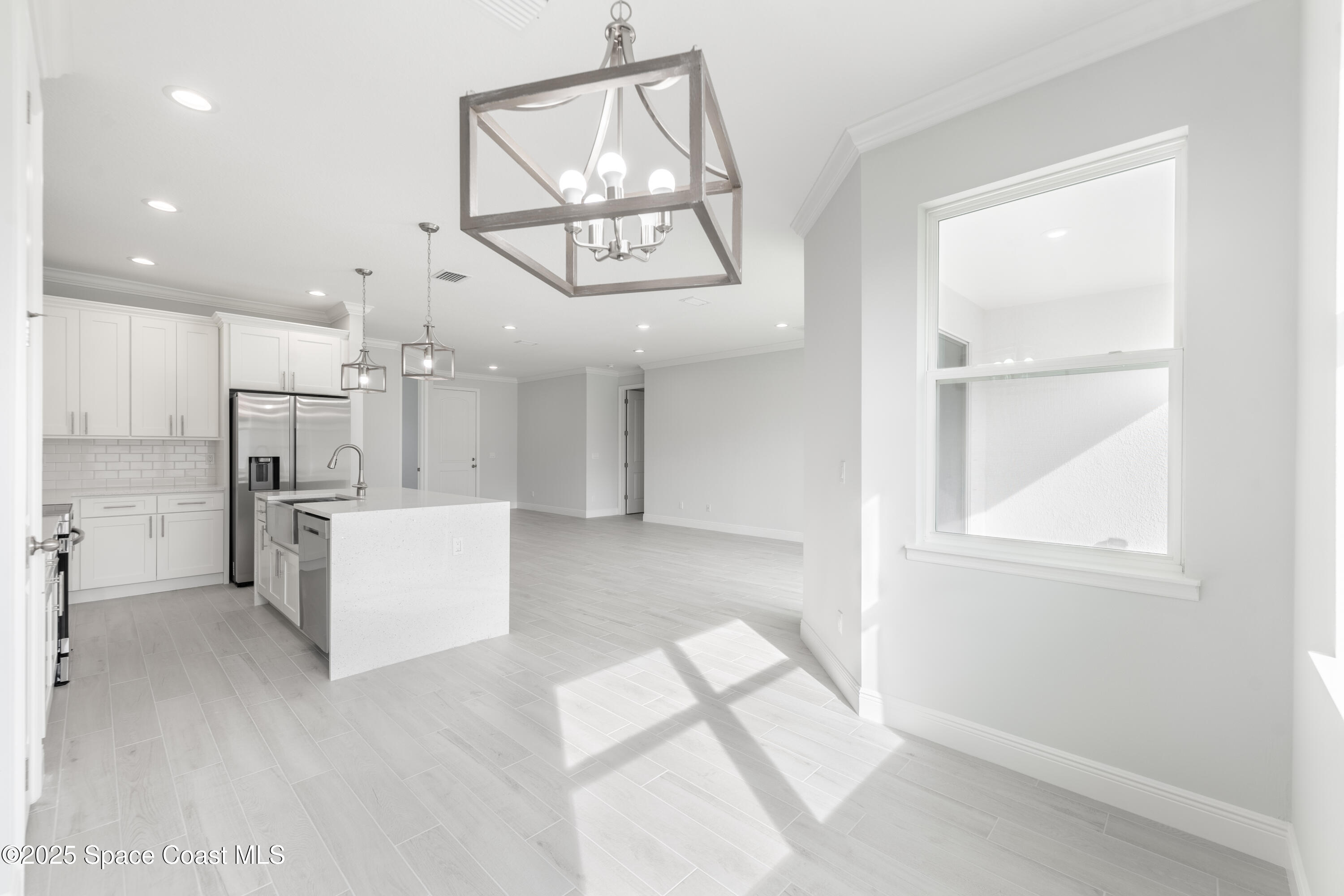 210 La Gore Street