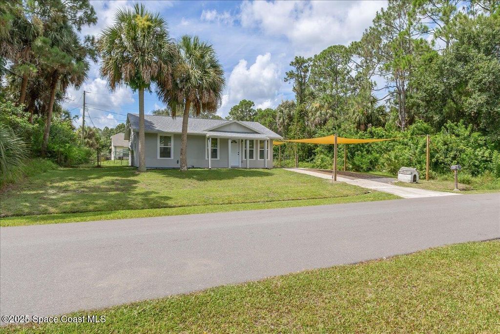 Photo of 1076 Ivanhoe Street NW, Palm Bay, FL 32907 (MLS # 1056263)