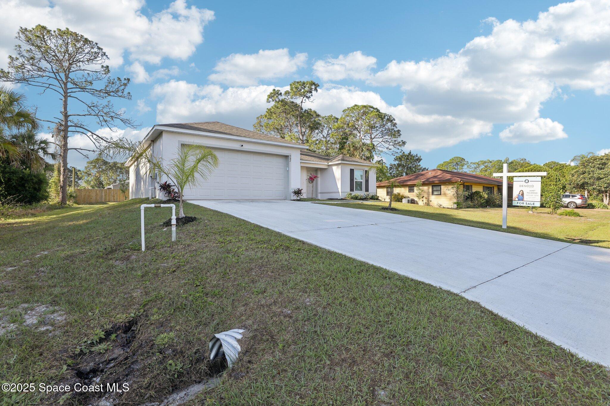 982 Pyracantha Street NW