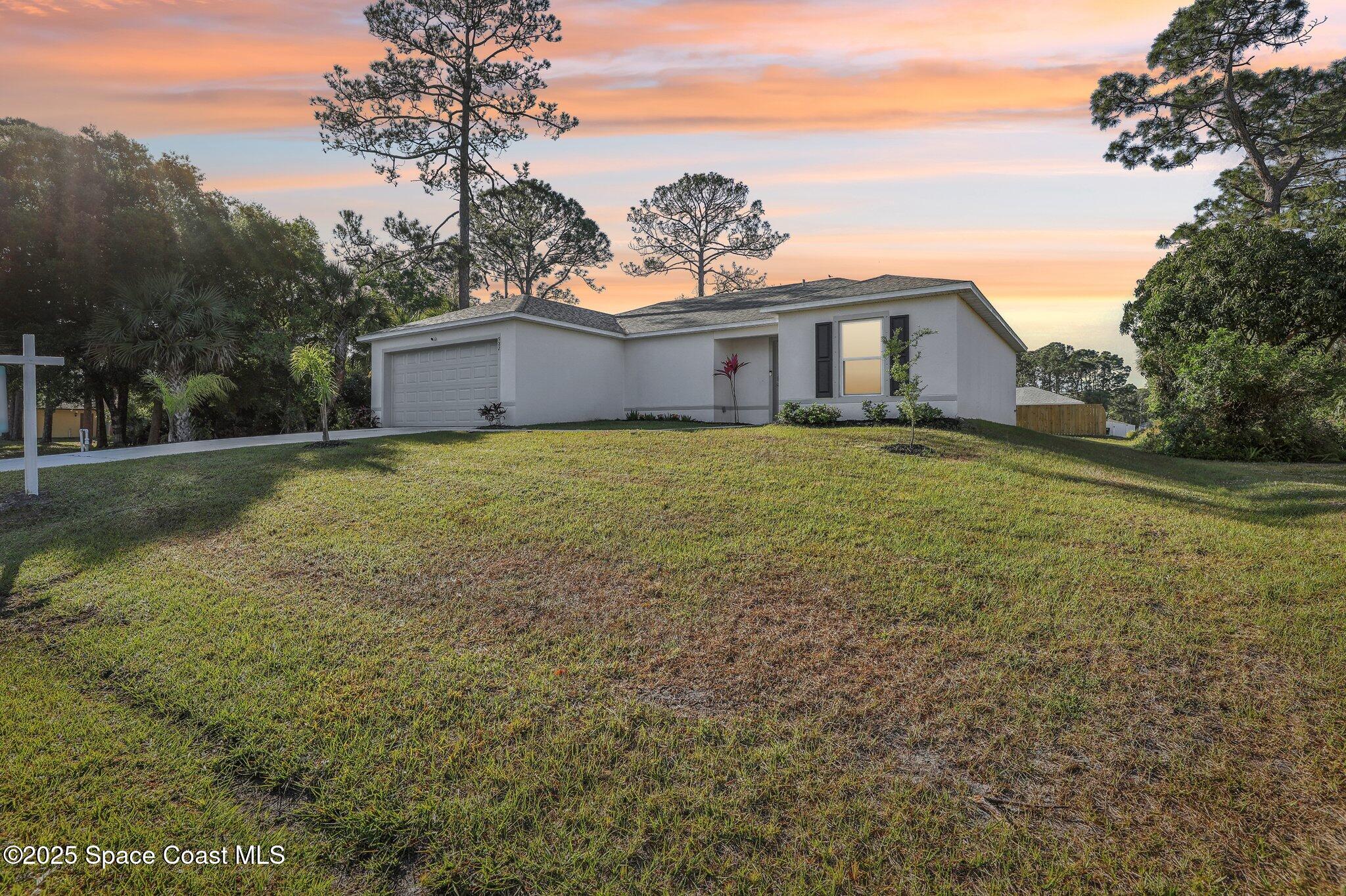 982 Pyracantha Street NW