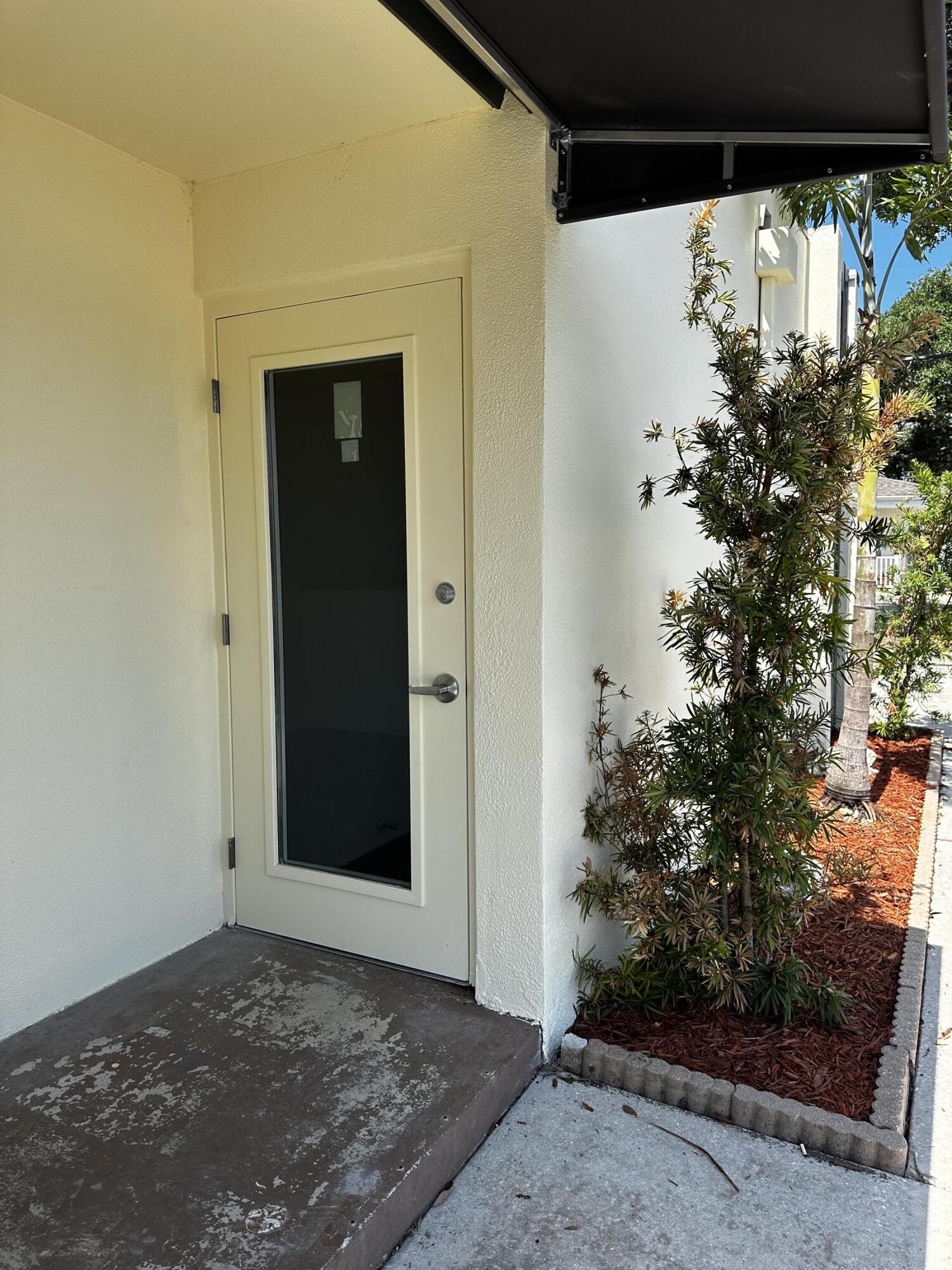 833 Barton Boulevard