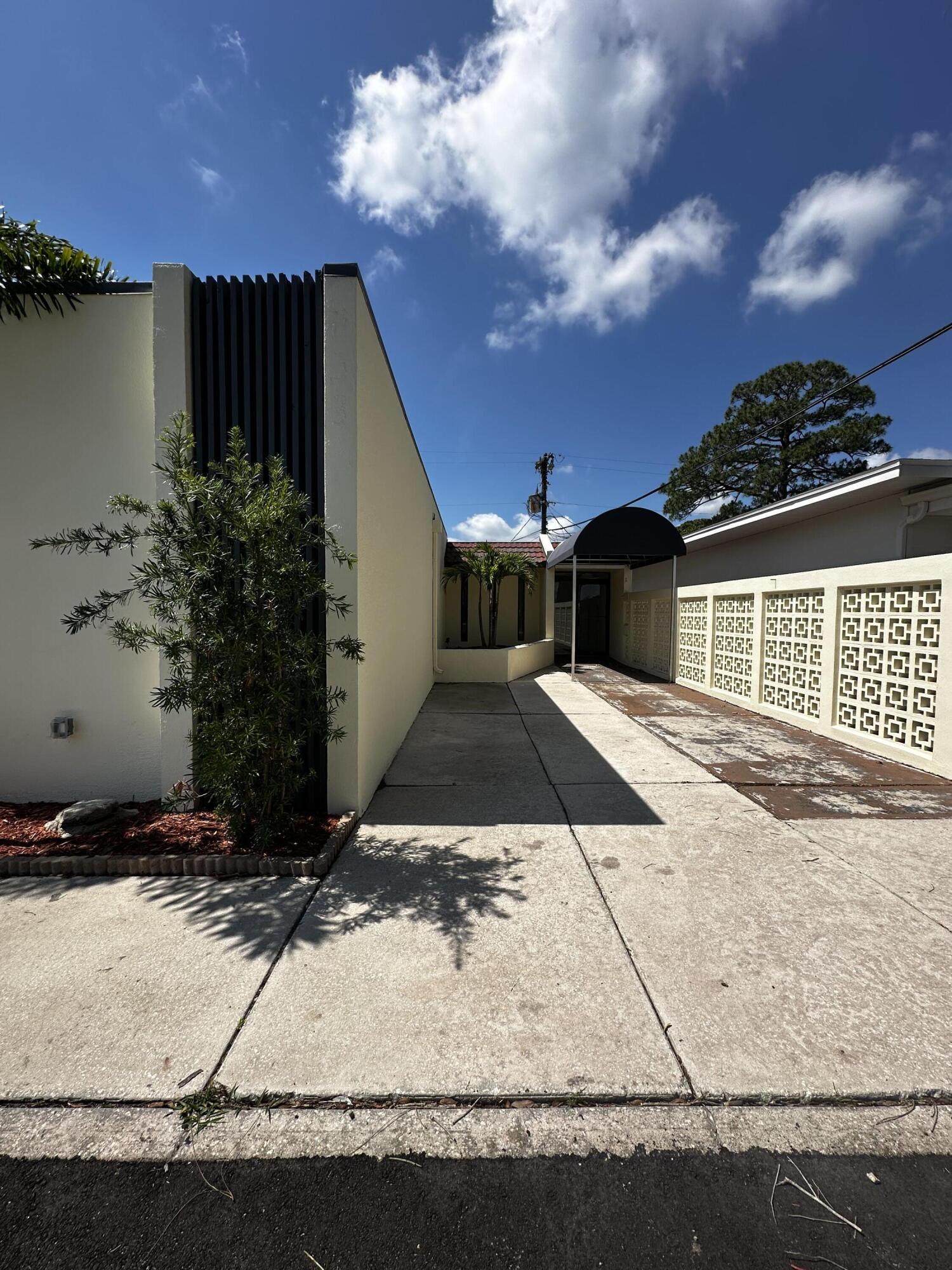 833 Barton Boulevard