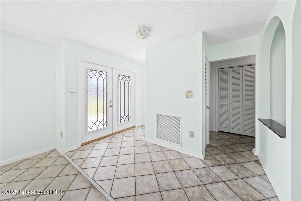1216 Seminole Drive