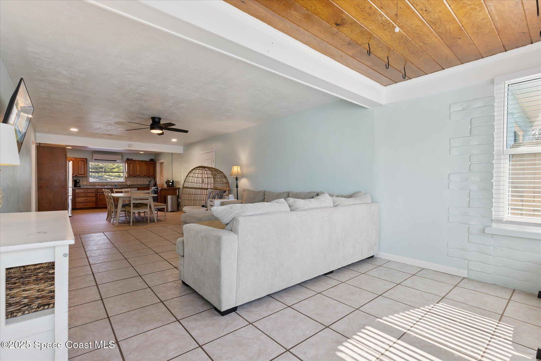 104 W Osceola Lane