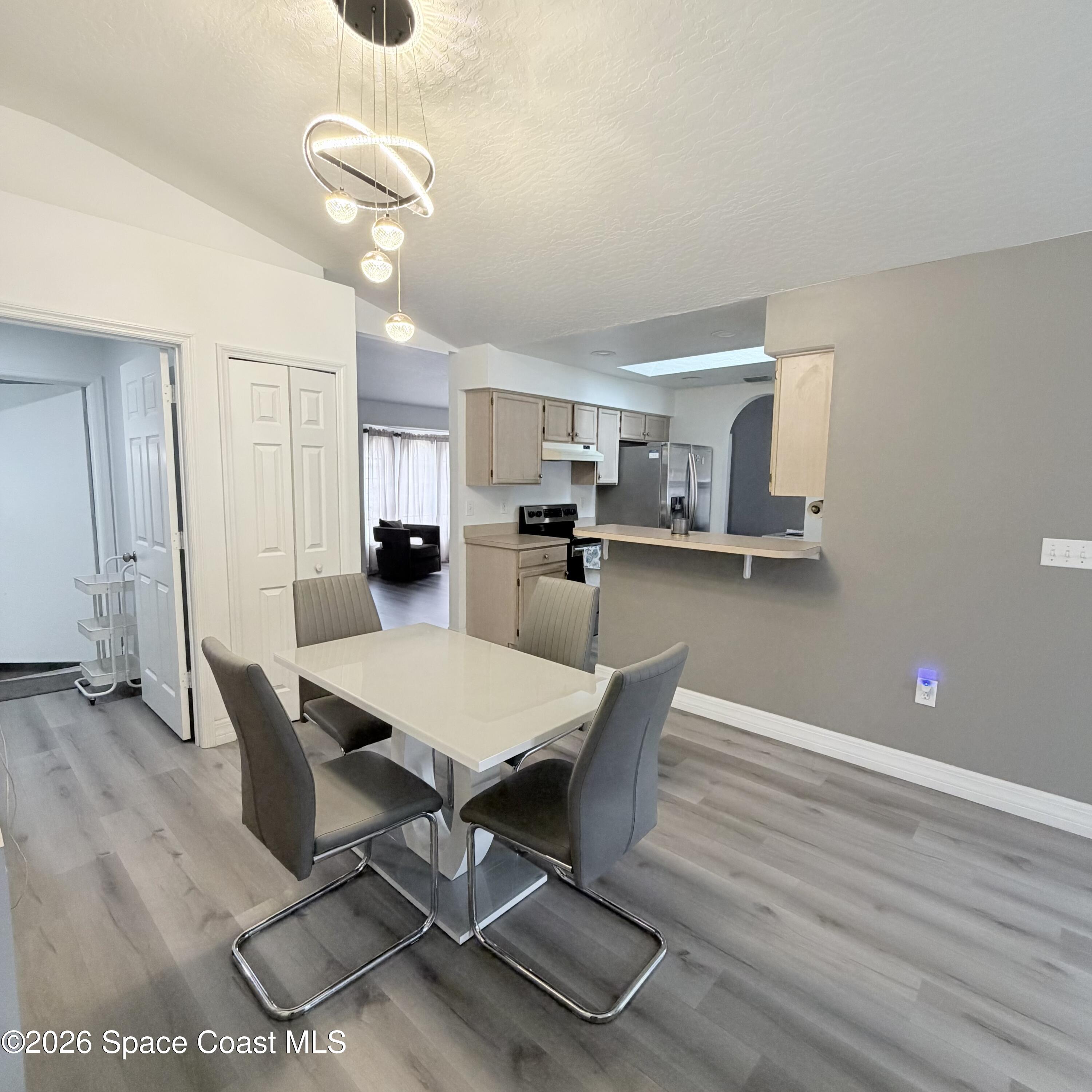 1430 Alberni Street NW