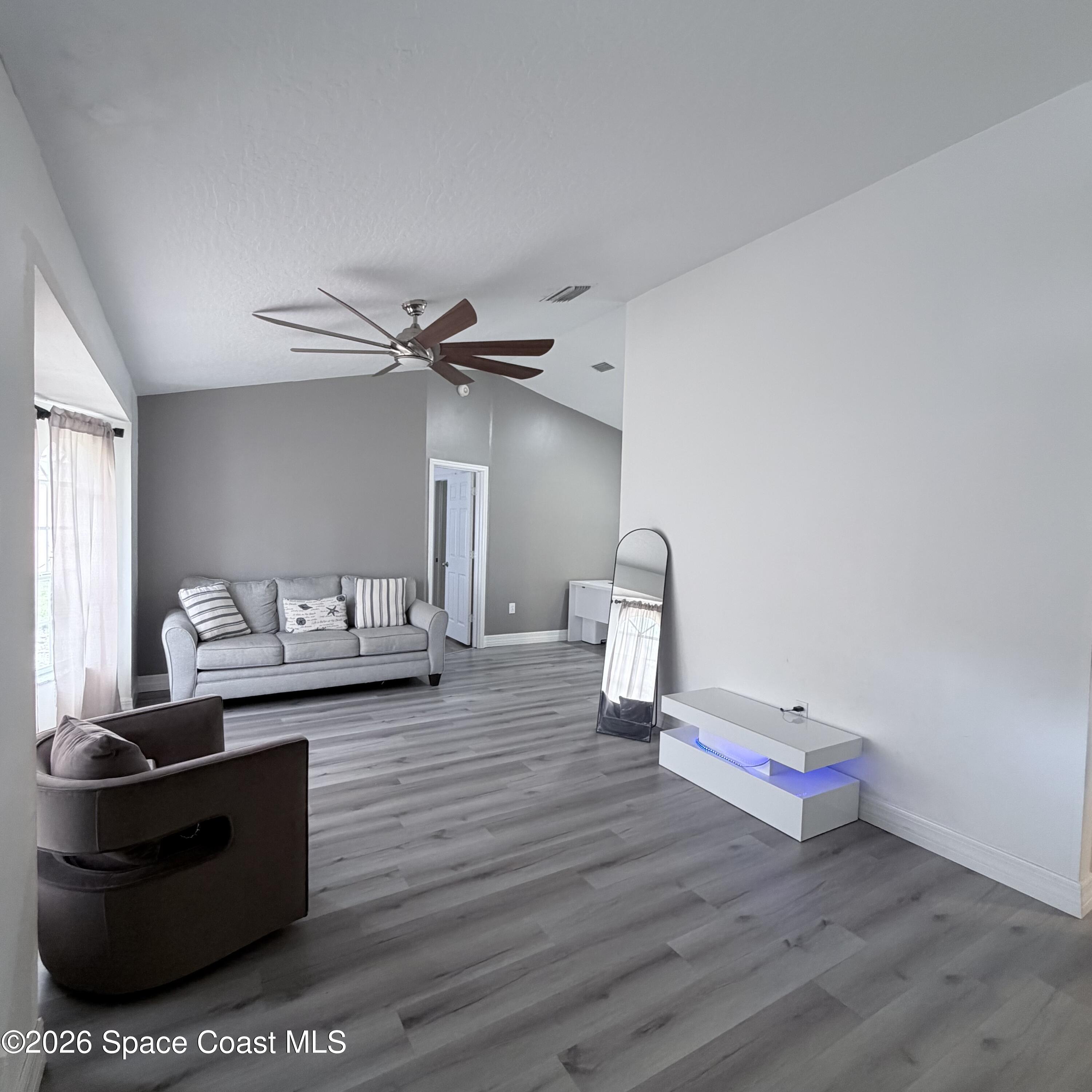 1430 Alberni Street NW