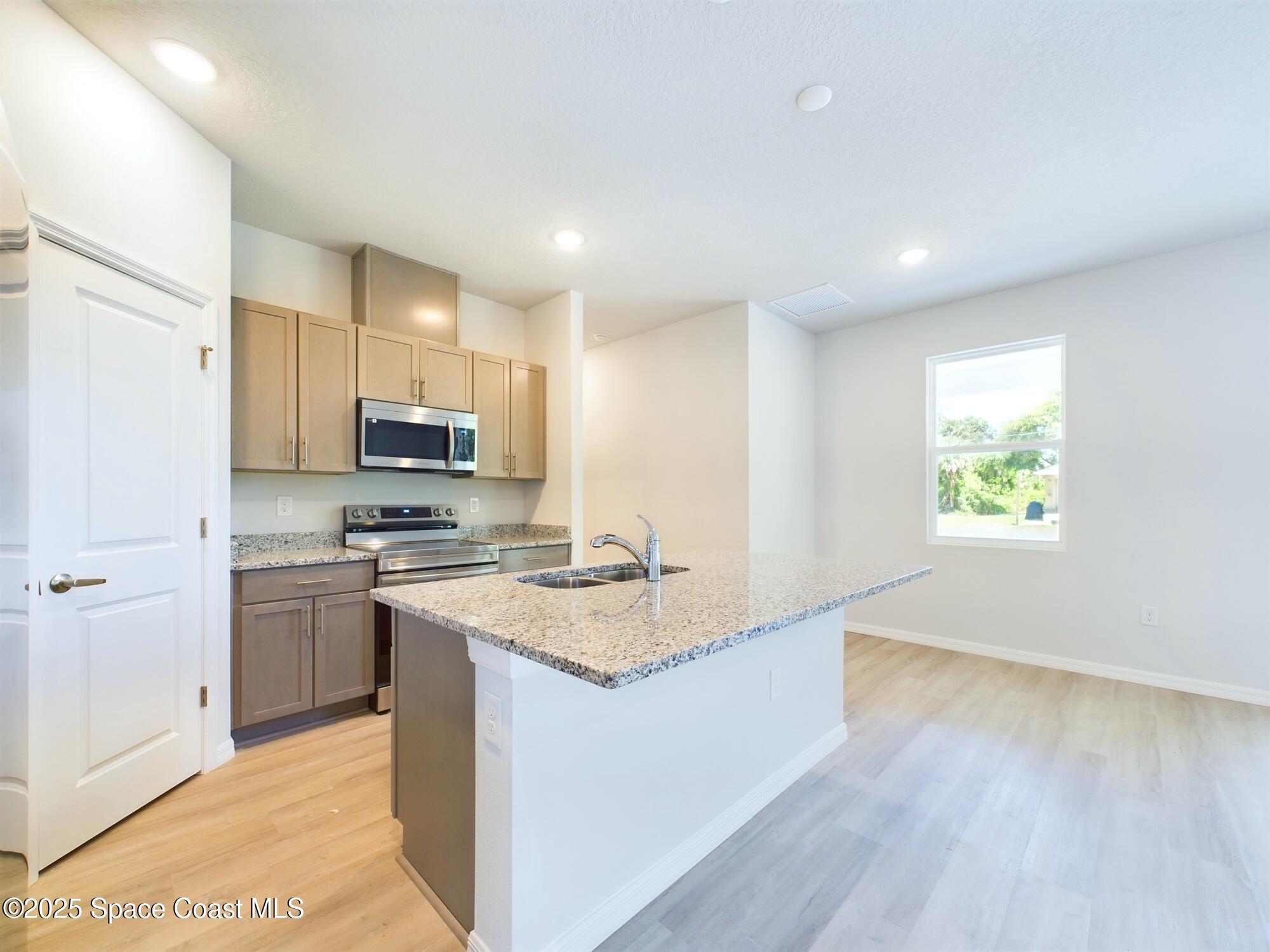 1085 SW Harlingen Road SW