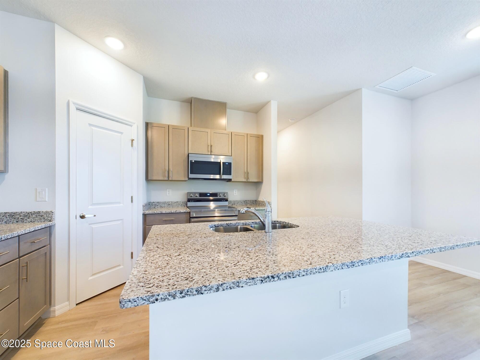 1085 SW Harlingen Road SW