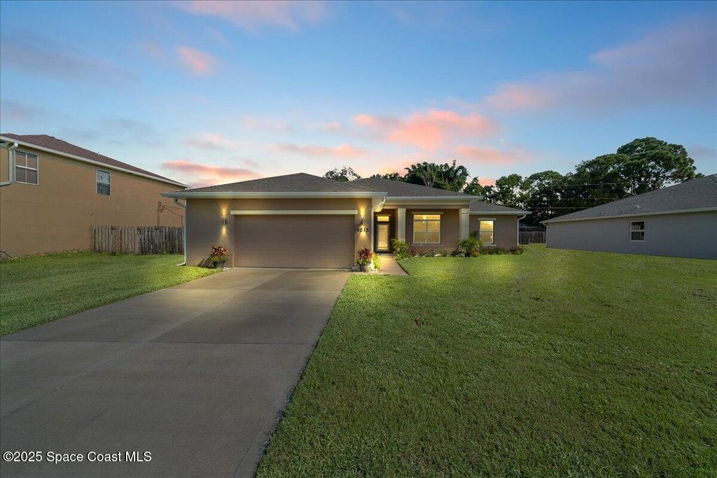 Photo of 1015 Durango Street SE, Palm Bay, FL 32909 (MLS # 1055920)