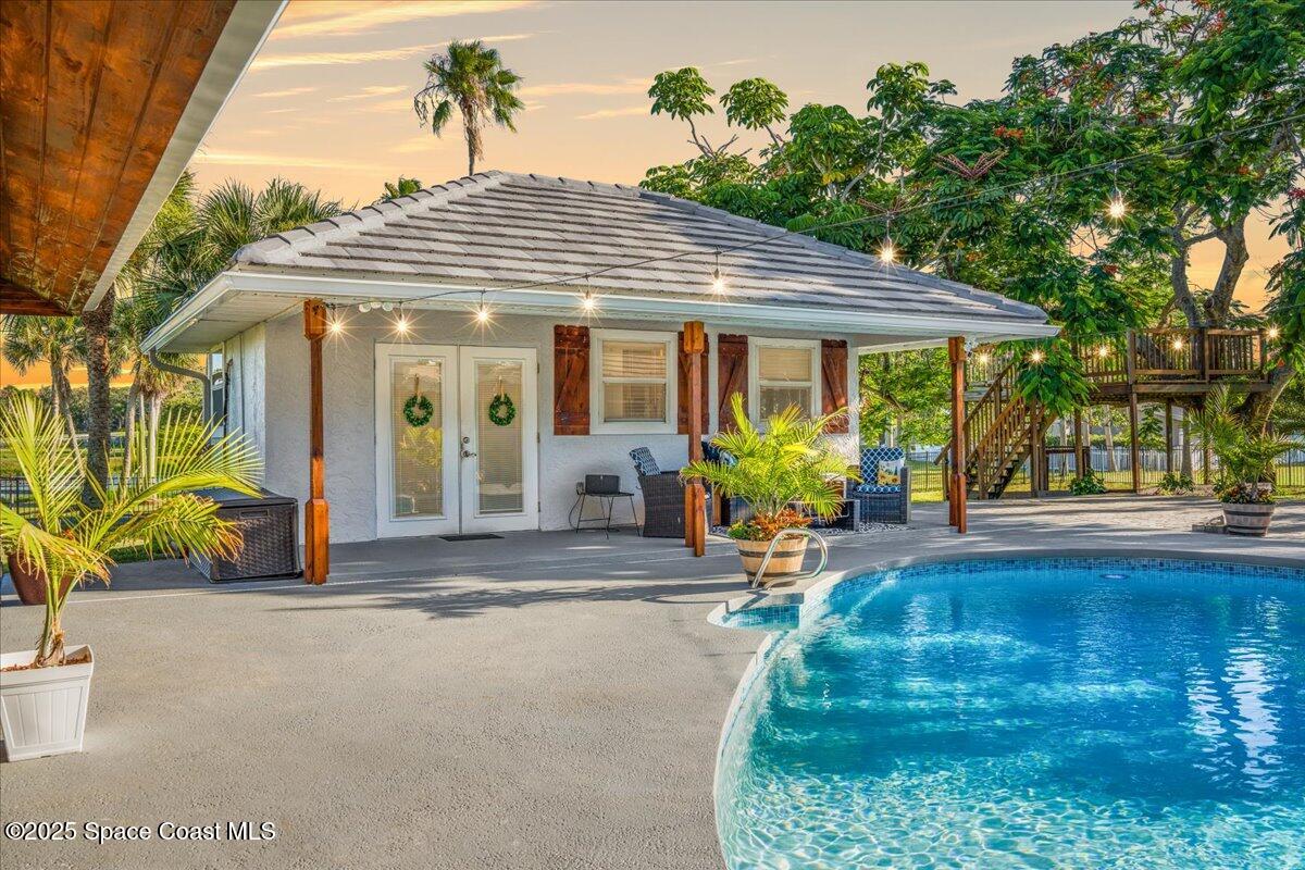 260 Utopia Circle