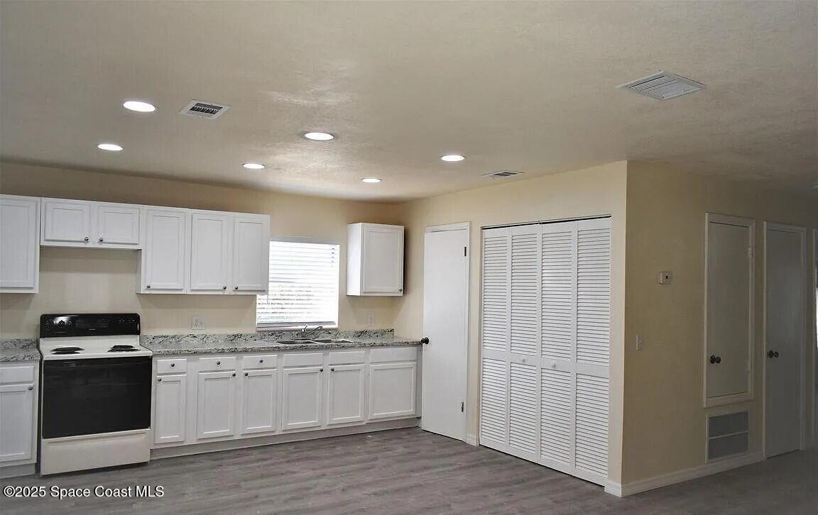 3717 Pinewood Drive NE 12