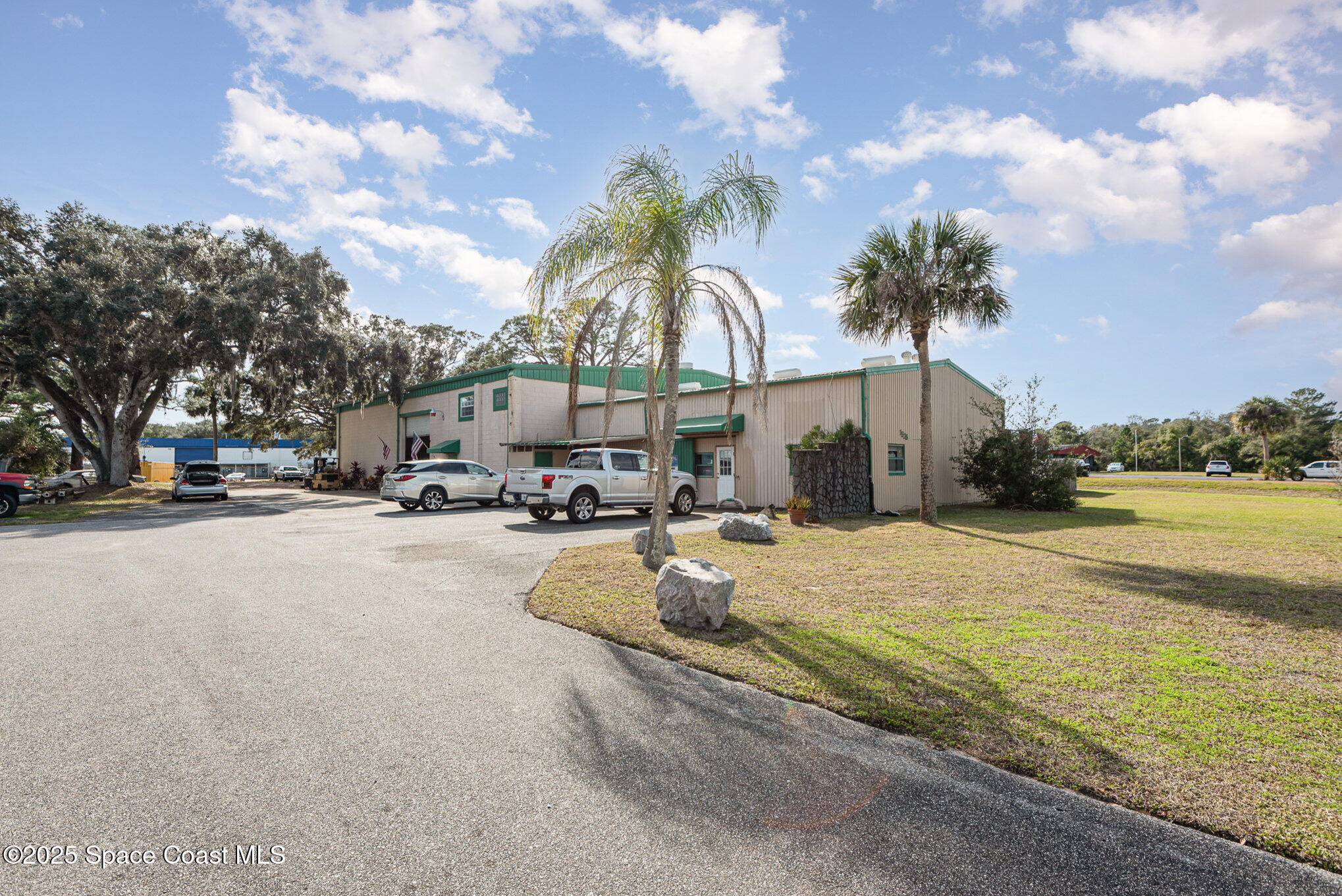 1525 White Drive
