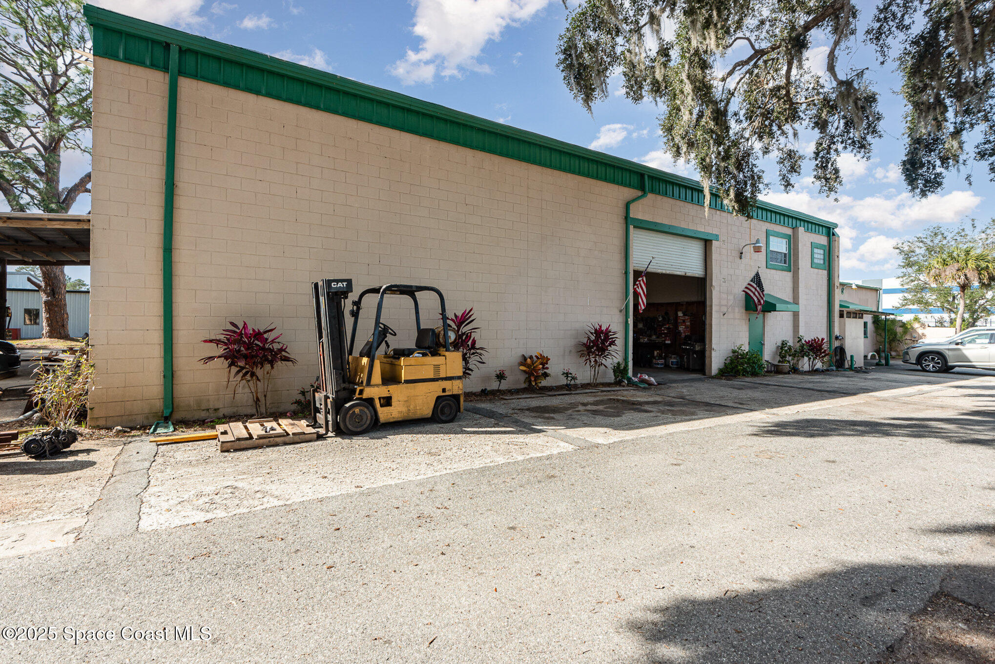 1525 White Drive