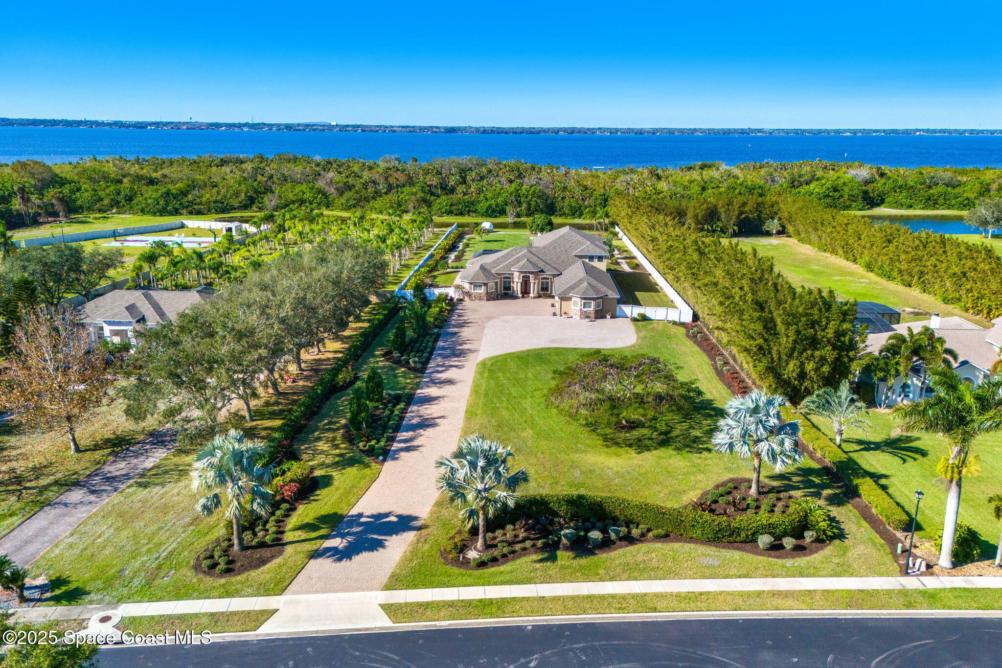 4022 Tradewinds Trail