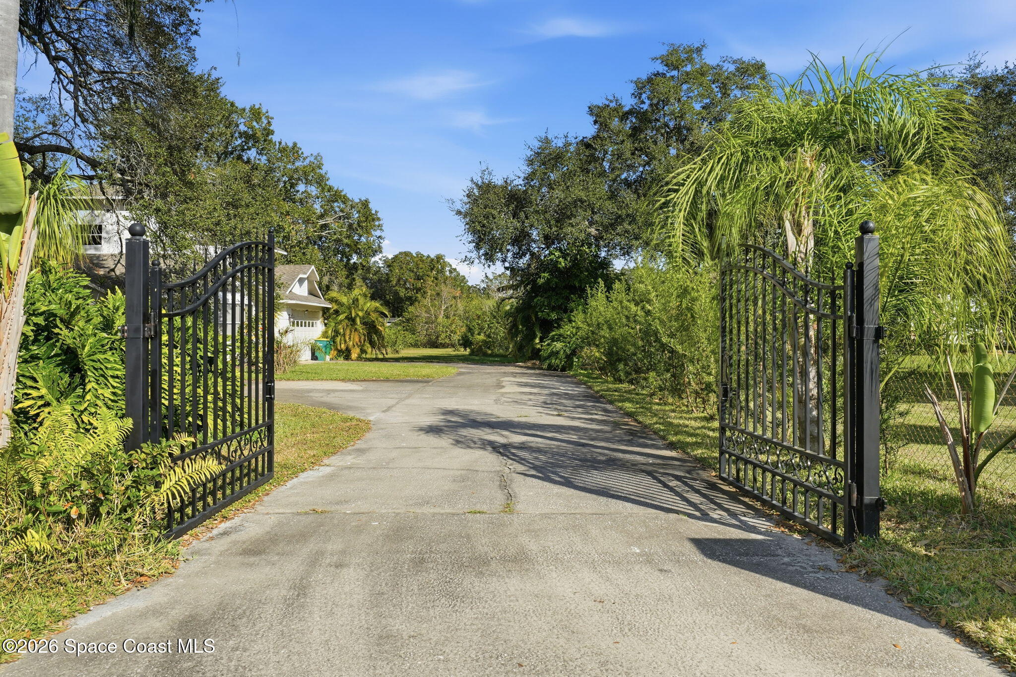 1225 War Eagle Boulevard