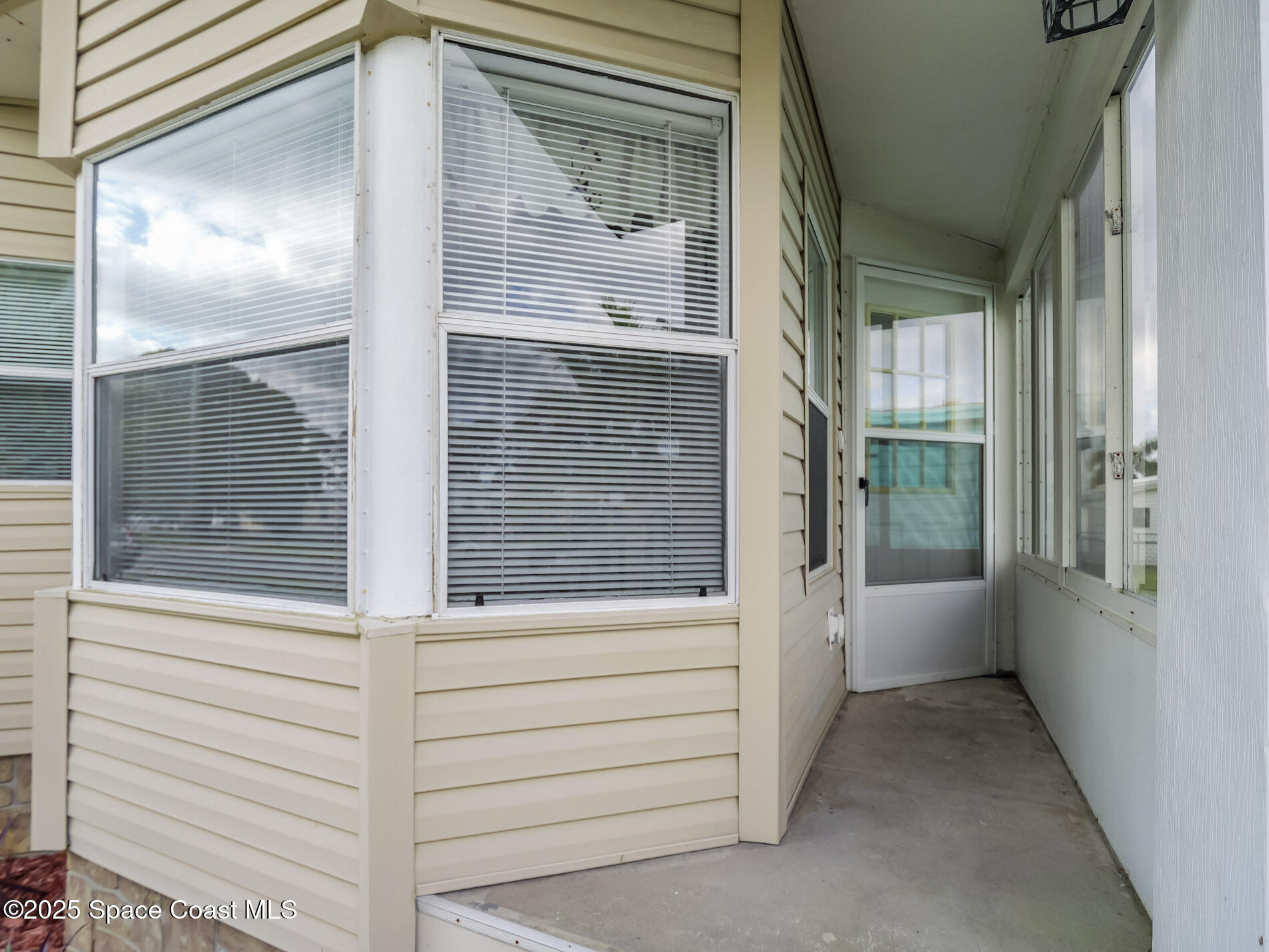 1388 Barefoot Cir Circle