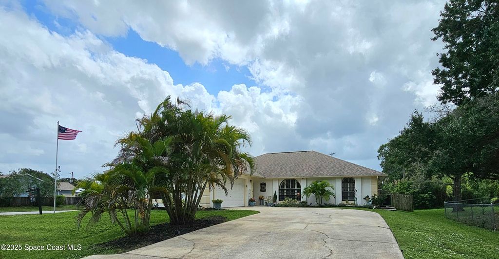 Photo of 1702 Glenridge Street NW, Palm Bay, FL 32907 (MLS # 1058457)