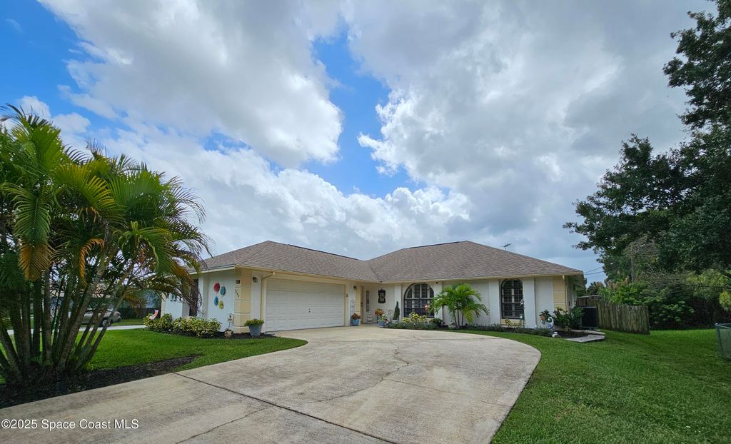 Photo of 1702 Glenridge Street NW, Palm Bay, FL 32907 (MLS # 1058457)
