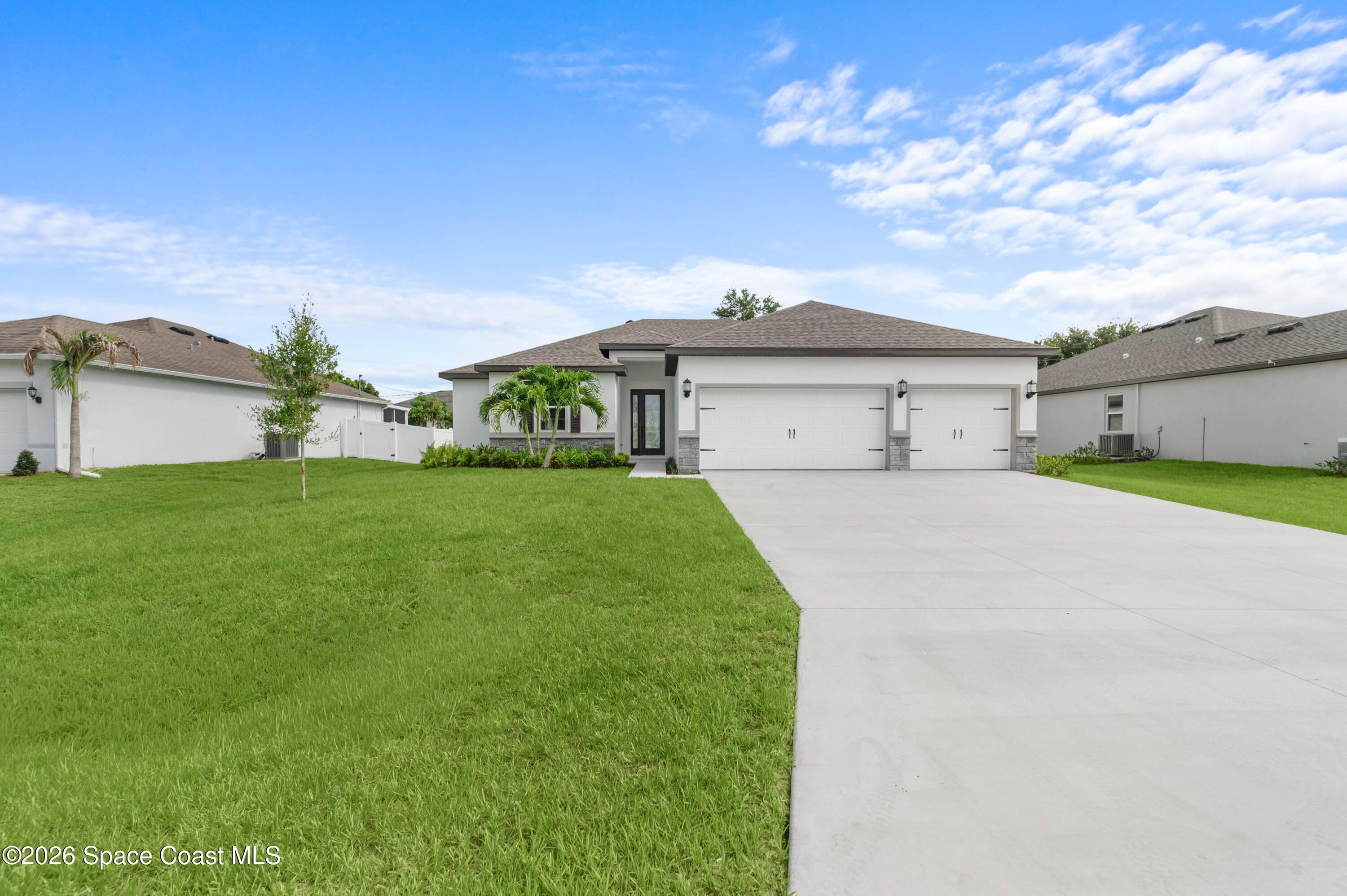 2102 De Groodt Road SW