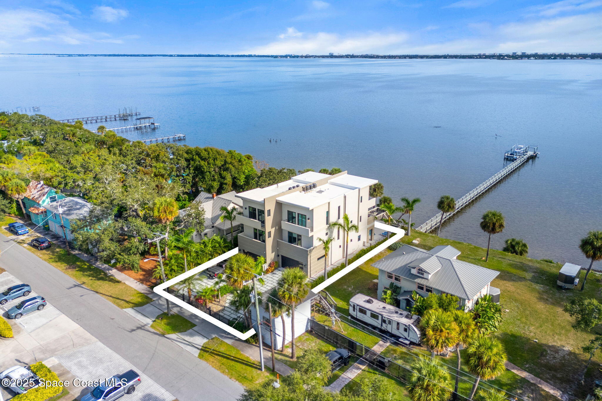 1807, 1809 Riverview Drive