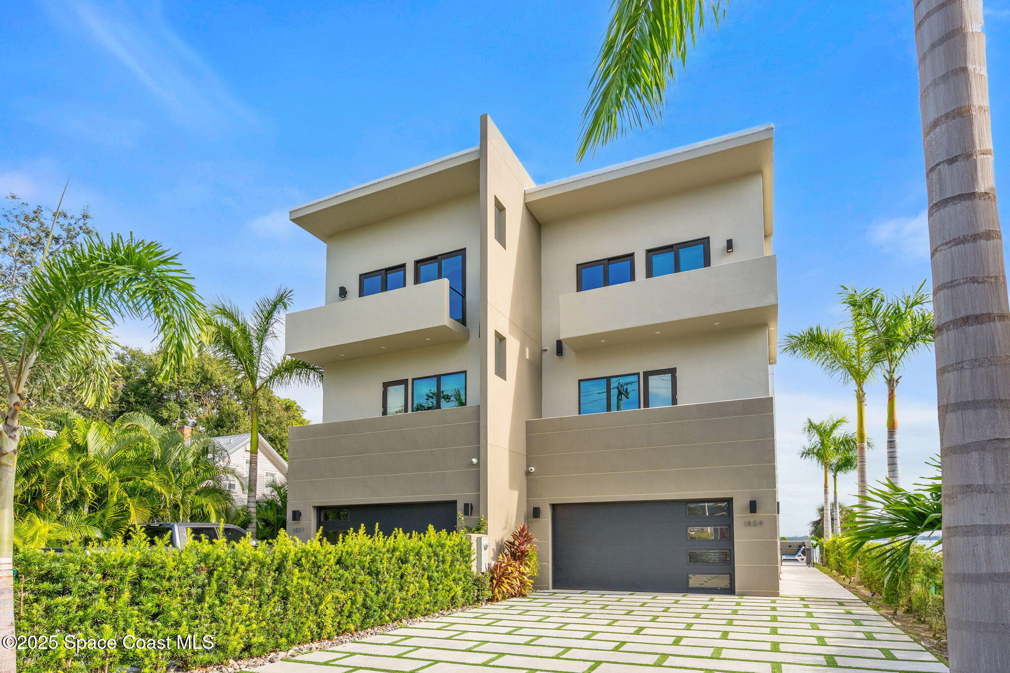 1807, 1809 Riverview Drive