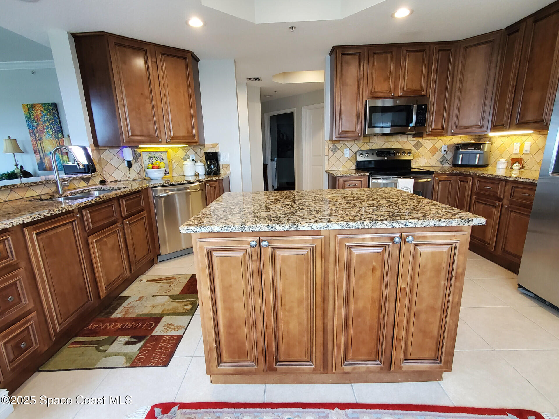 93 Delannoy Avenue 601