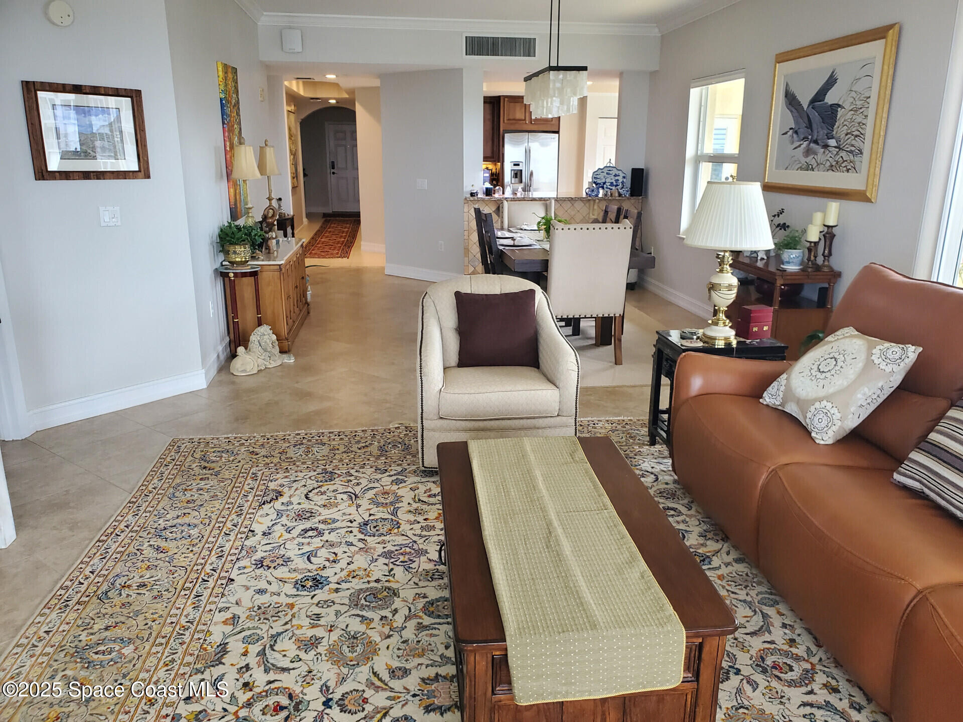 93 Delannoy Avenue 601