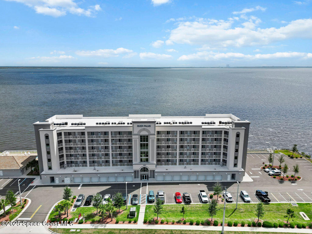 1825 Riverside Drive 201