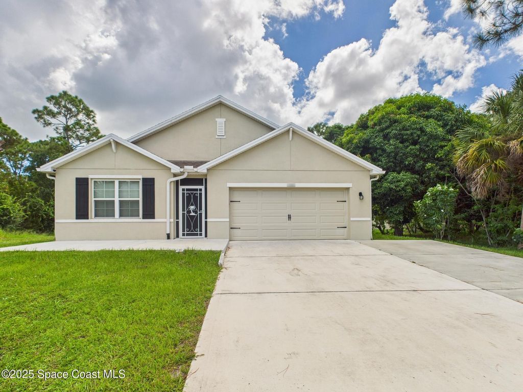 Photo of 1066 Laconia Street, Sebastian, FL 32958 (MLS # 1055660)