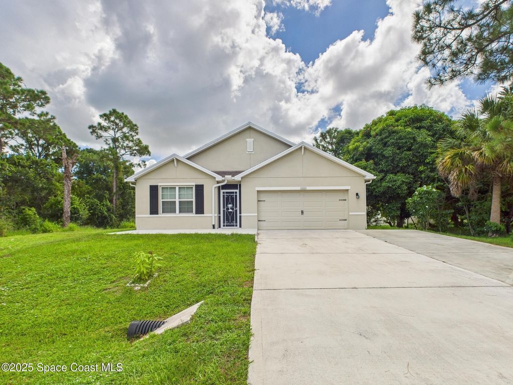 Photo of 1066 Laconia Street, Sebastian, FL 32958 (MLS # 1055660)