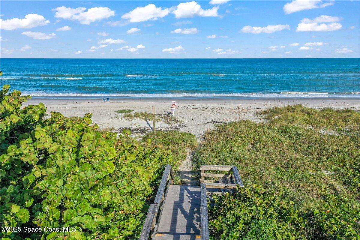 1004 Wave Crest Avenue