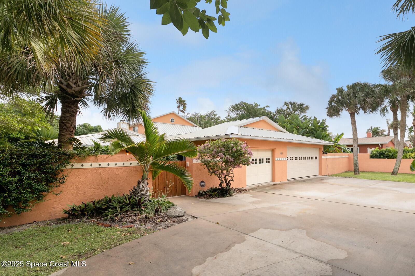 411 Oak Street