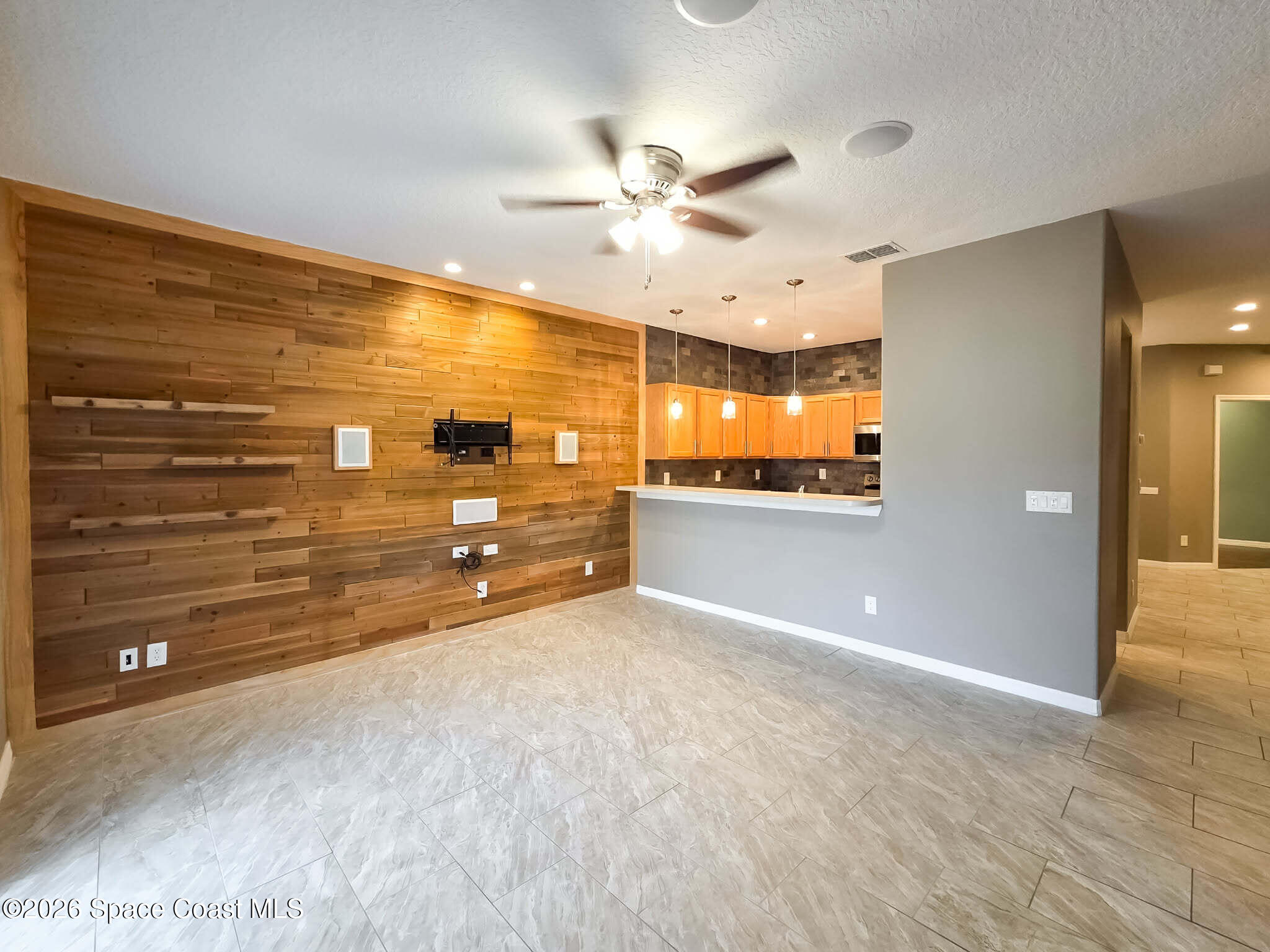 1015 Venetian Drive 104