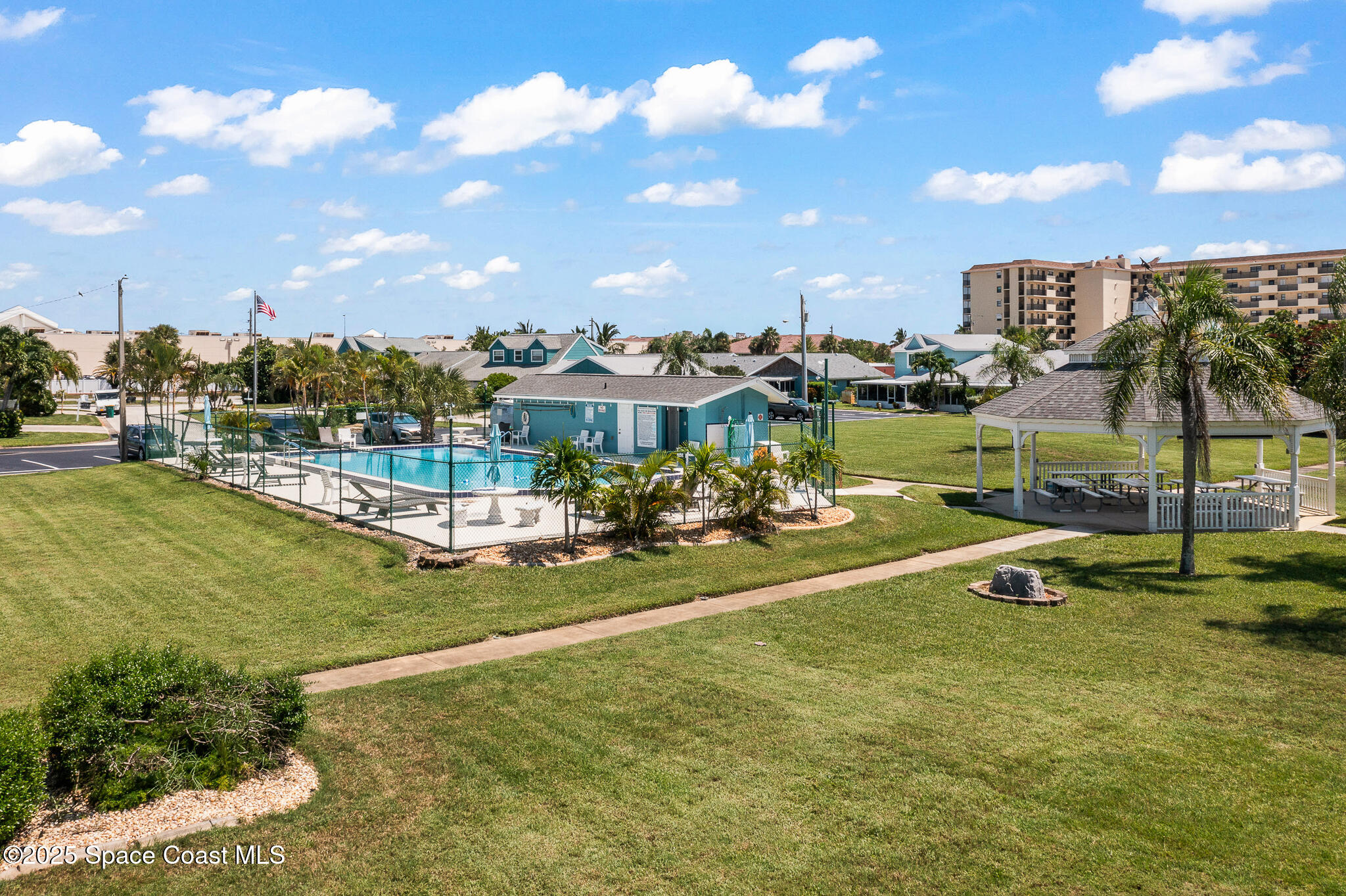 333 Emerald Place W