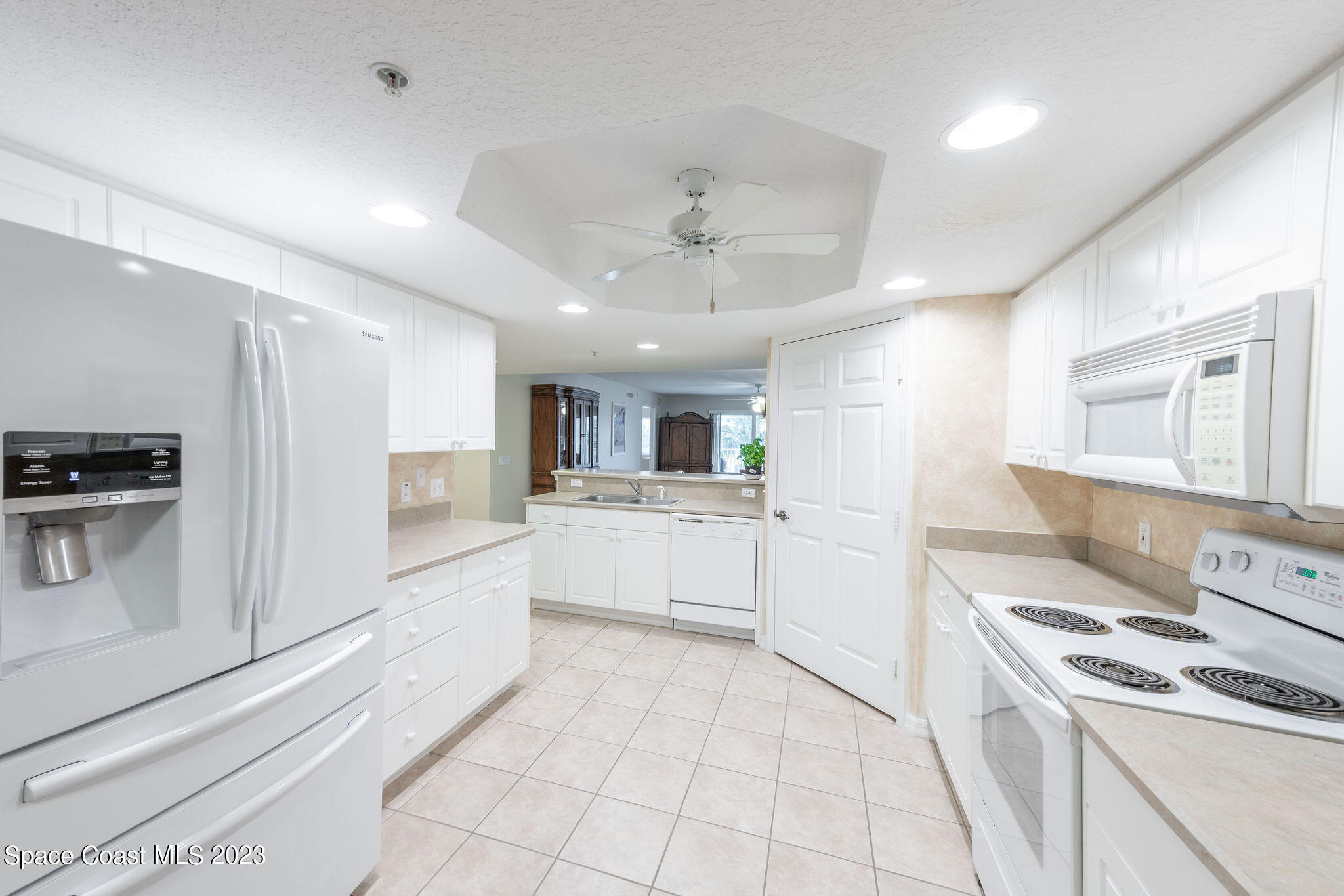 8941 Lake Drive 204