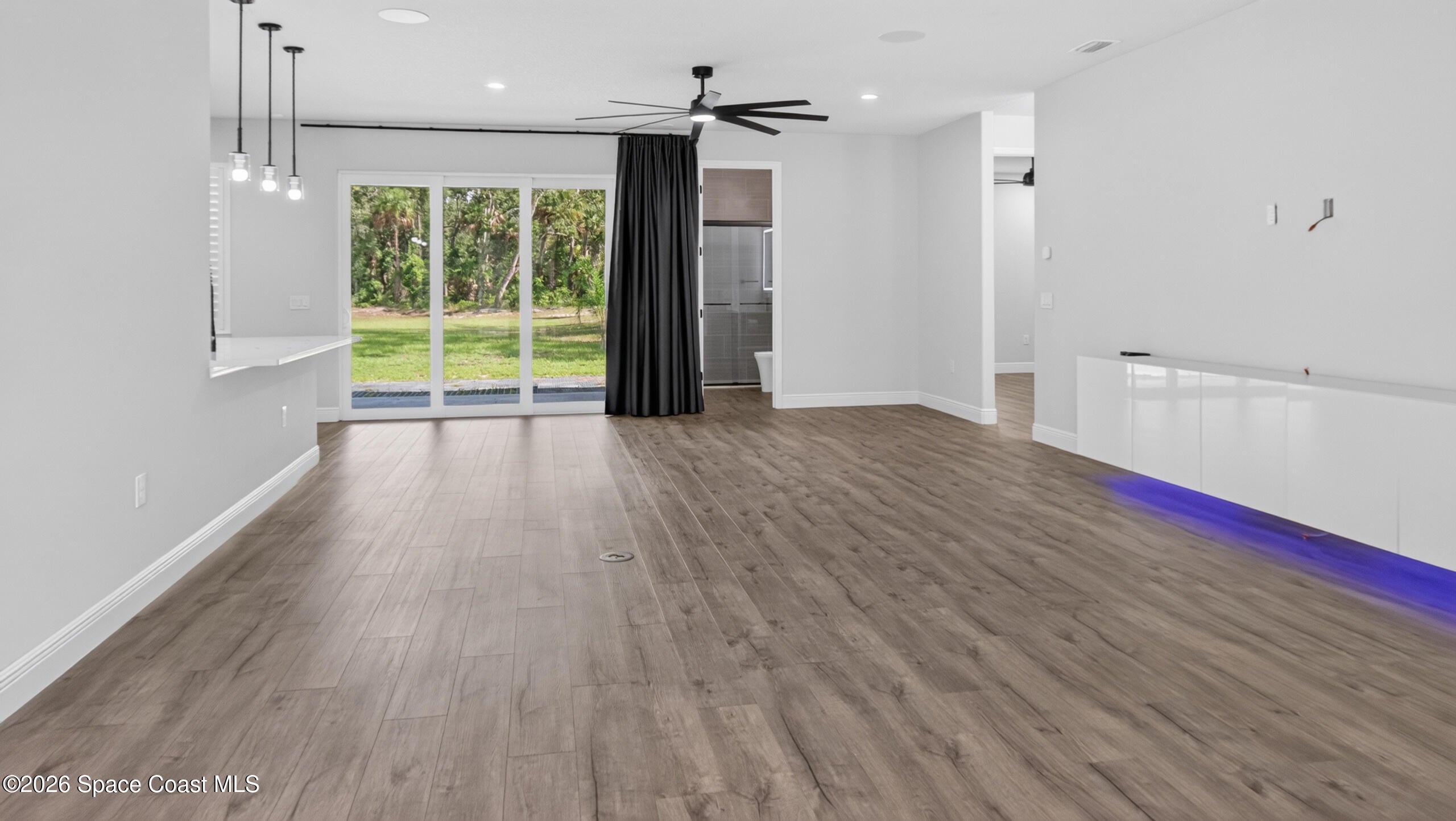 1845 Market Circle NE