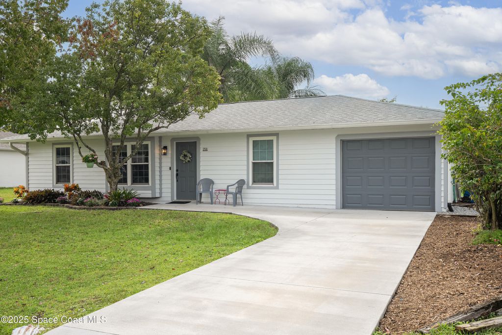 Photo of 258 Umber Street NW, Palm Bay, FL 32907 (MLS # 1057604)