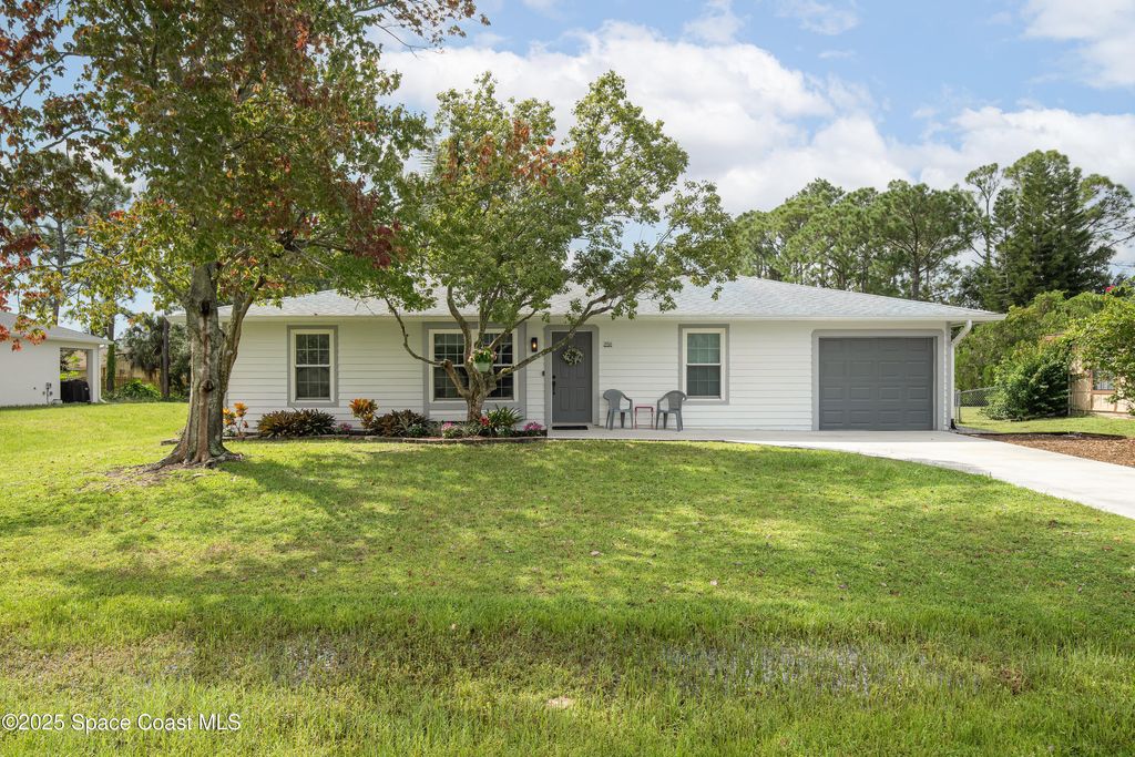 Photo of 258 Umber Street NW, Palm Bay, FL 32907 (MLS # 1057604)