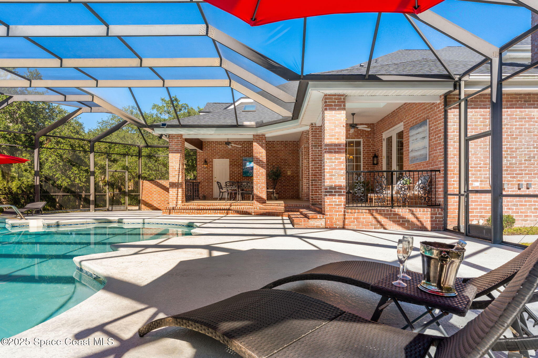 5585 Willoughby Drive