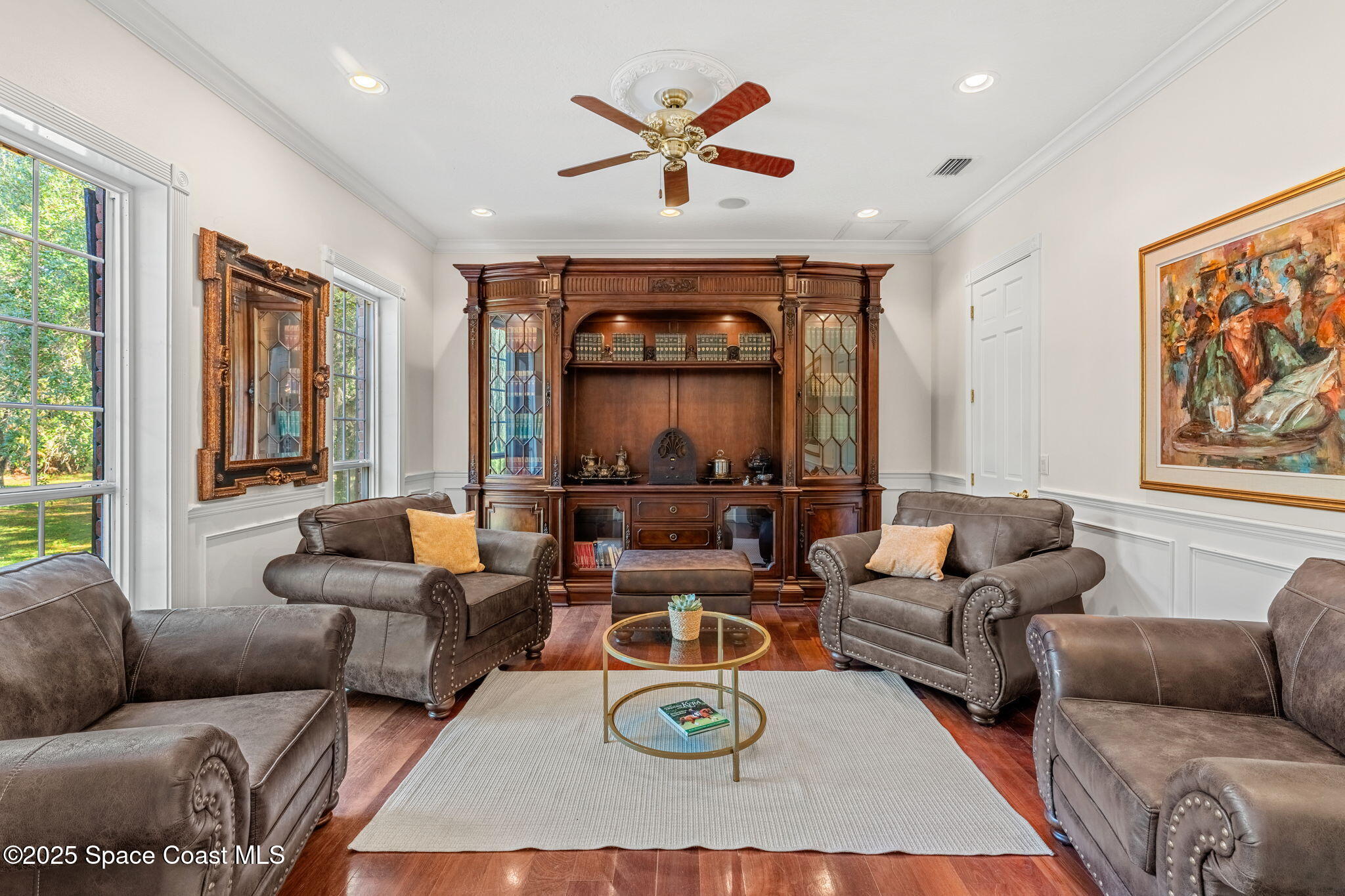 5585 Willoughby Drive