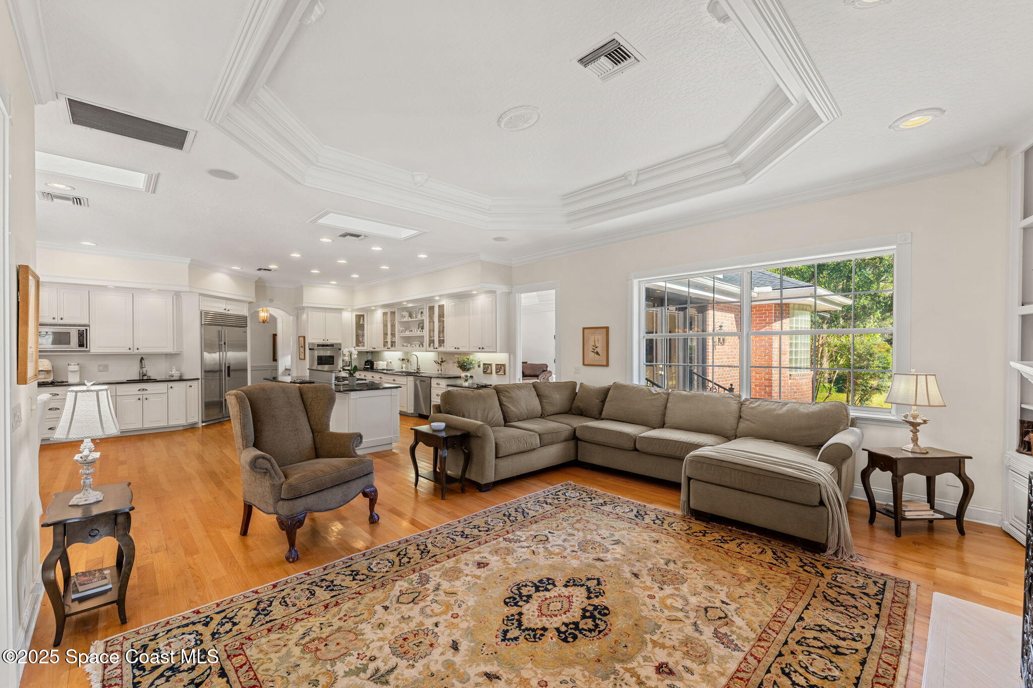 5585 Willoughby Drive