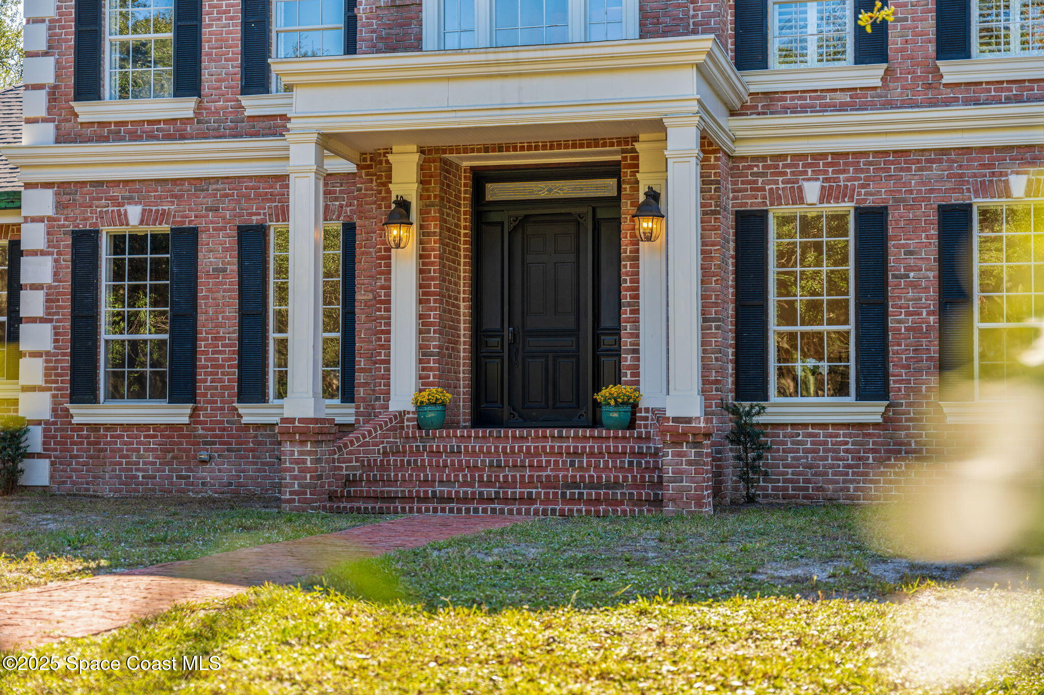 5585 Willoughby Drive